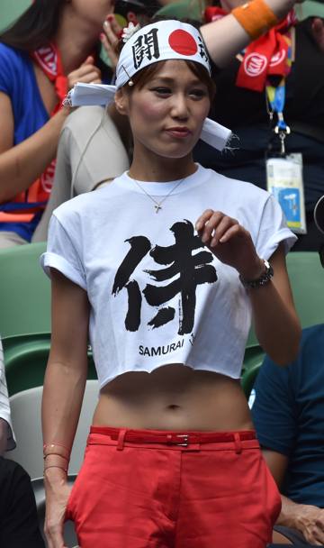 Tifosa di Kei Nishikori assiste alla partita del suo beniamino contro Stanislas Wawrinka agli Australian Open